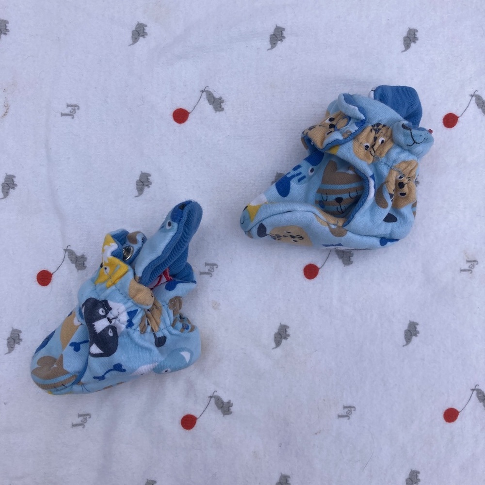 Puppy print Zutano booties - 3M